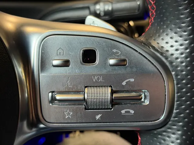 Mercedes-Benz A-Klasse 180 AMG Line 2020 Benzine 23