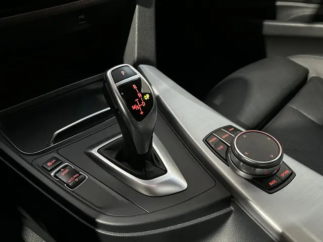 BMW 3 Serie Touring 320i M Sport Edition 2019 Benzine 23