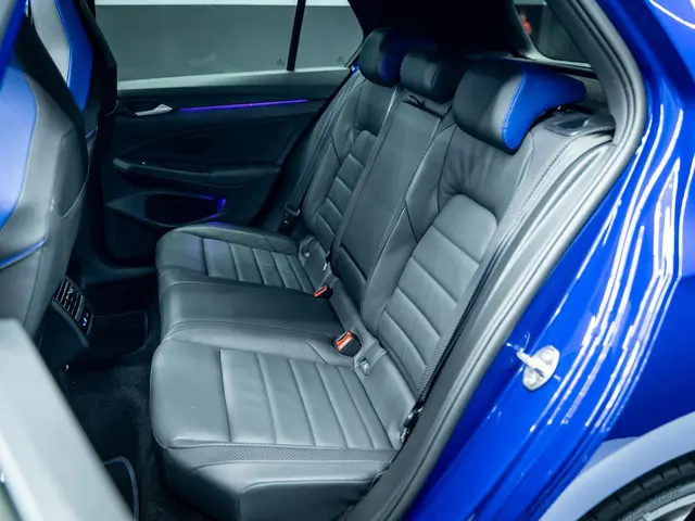 Volkswagen Golf 2.0 TSI R 4Motion 2024 Benzine 41