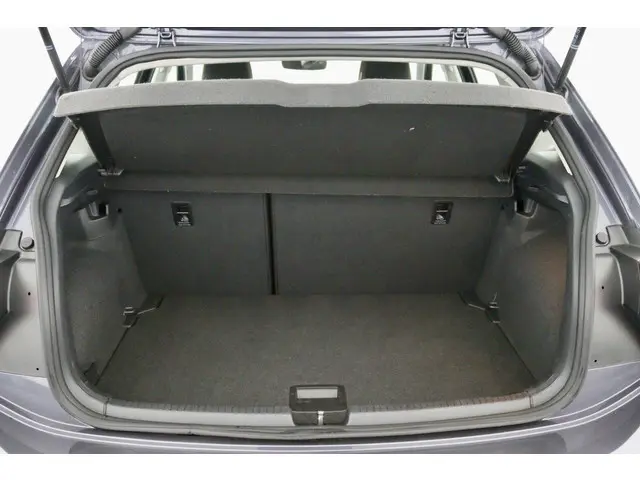 Volkswagen Polo 1.0 TSI Life antraciet 2023 Benzine 32