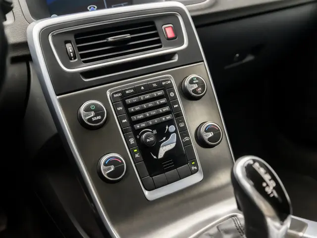 Volvo V60 1.6 T3 Momentum Sport 2014 Benzine 9