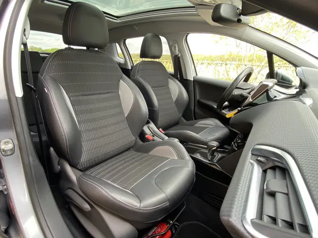 Peugeot 2008 1.2 PureTech Allure 2016 Benzine 36