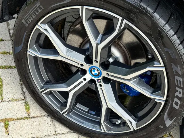 BMW X5 xDrive45e High Executive 2023 Hybride Benzine 12