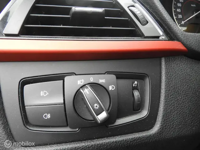 BMW 3 Serie 316i Executive Sport 2013 Benzine 26