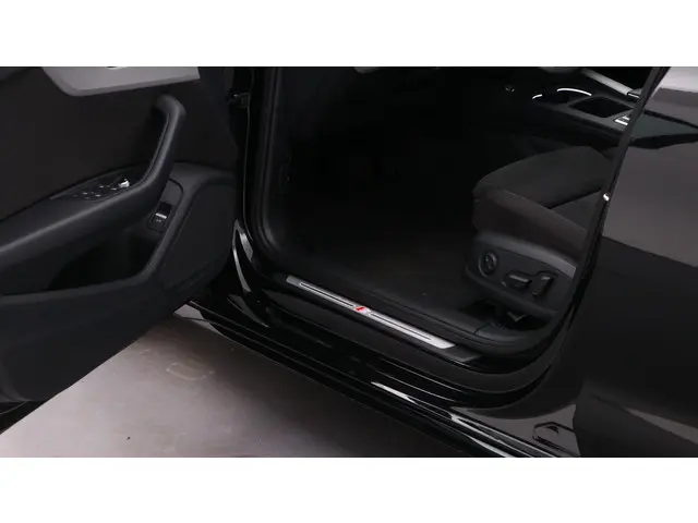 Audi A4 Avant 35 TFSI 150pk Competition 2021 Benzine 24