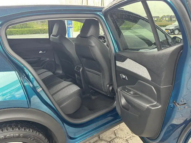 Peugeot 408 1.6 HYbrid GT 180 EAT8 2023 Hybride Benzine 19