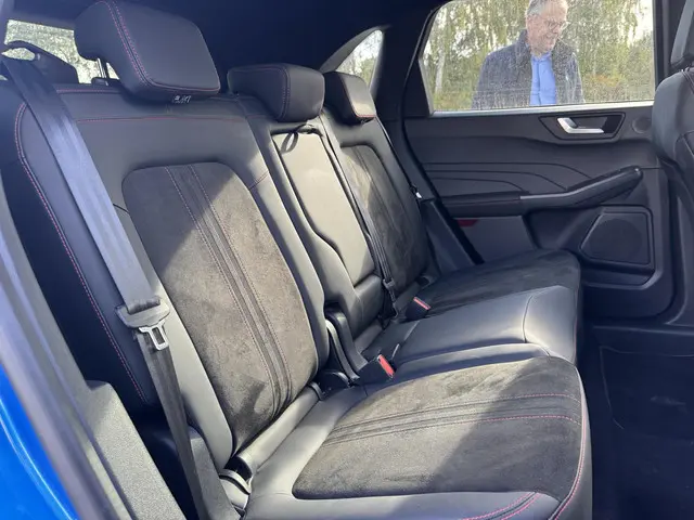 Ford Kuga 2.5 PHEV ST-Line X 2025 Hybride Benzine 10