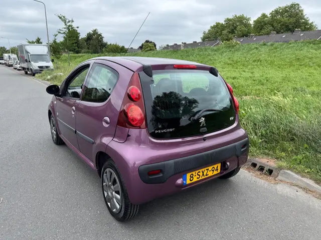 Peugeot 107 1.0 Envy 2013 Benzine 3