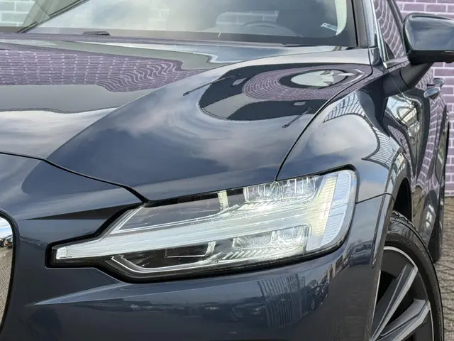 Volvo V60 2.0 B4 Momentum Business 2021 Benzine 8