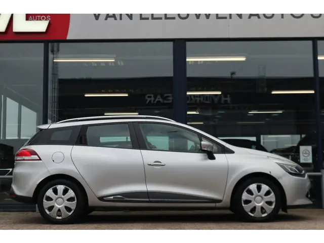 Renault Clio Estate 0.9 TCe Limited 2016 Benzine 10