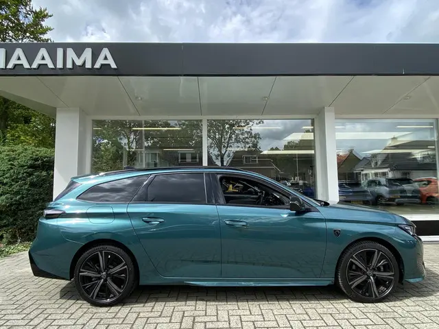 Peugeot 308 SW 1.2T 130pk Automaat GT 2024 Benzine 2
