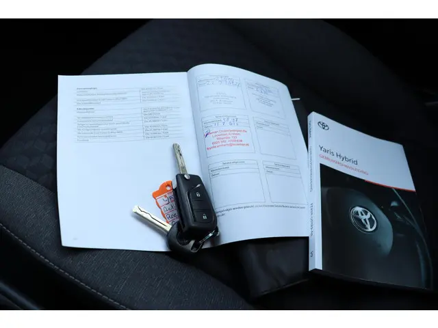 Toyota Yaris 1.5 Hybrid Active 2022 Hybride Benzine 32