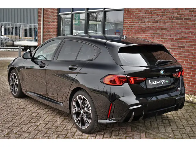 BMW 1 Serie 120 M-Sport 2024 Benzine 62