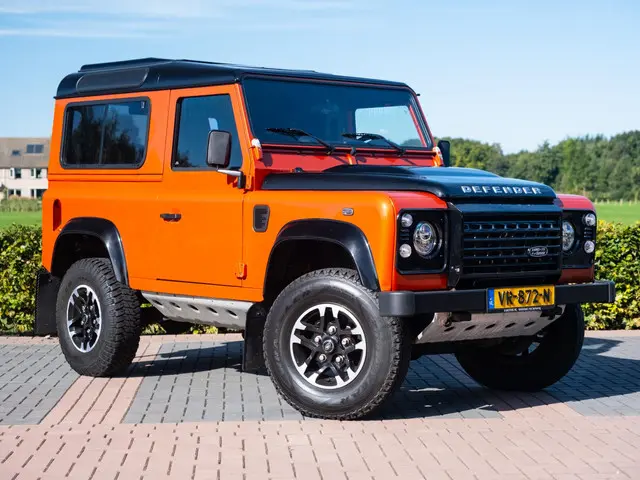 Land Rover Defender 2.2 D SW 90" XTech 2015 Diesel 24