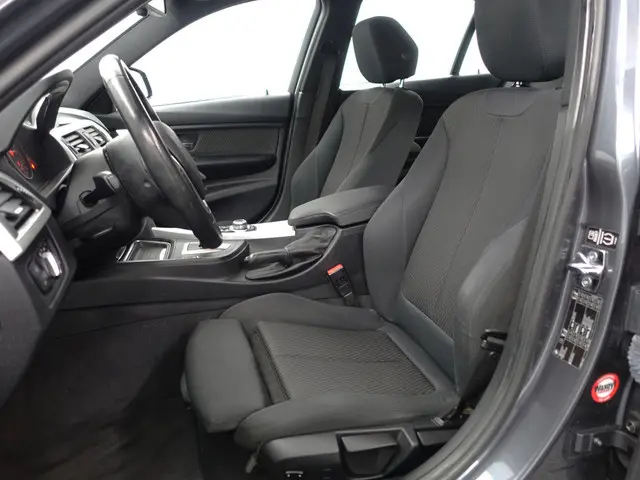 BMW 3 Serie 320i M Sport High Exe Aut- 2012 Benzine 21