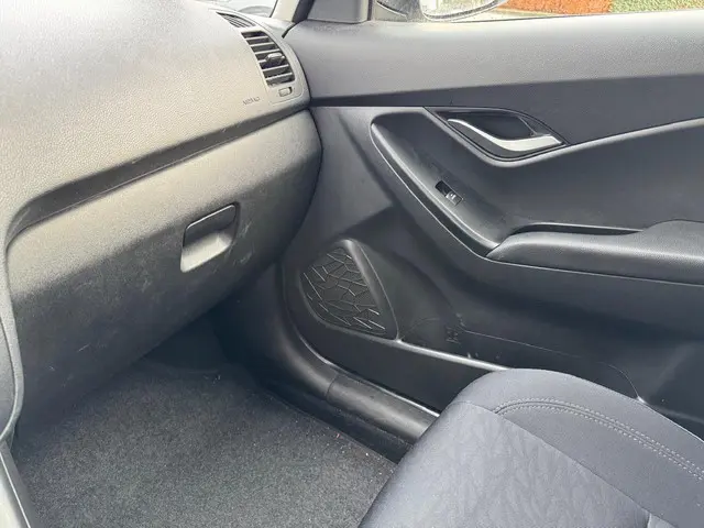 Hyundai ix20 1.6i Go! 2016 Benzine 18