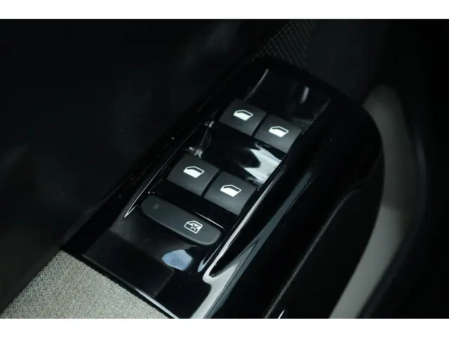 Citroën C3 1.2 PureTech S&S Shine / Camera 2017 Benzine 32