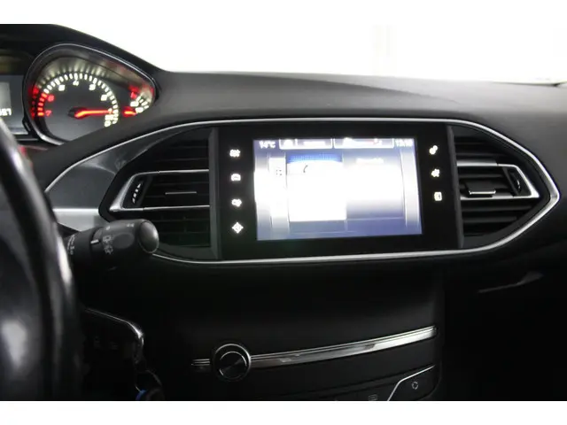 Peugeot 308 SW 1.2 e-THP Blue Lease 2014 Benzine 10