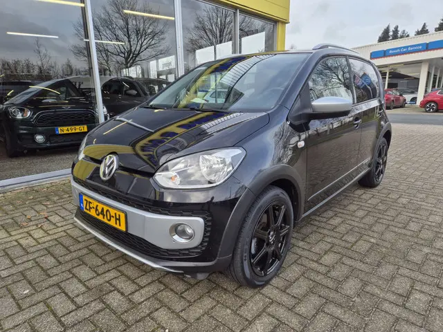 Volkswagen up! 1.0 cross up! BlueMotion 2013 Benzine 8