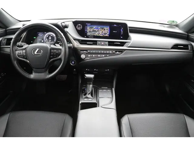 Lexus ES 300h Preference Line 2021 Hybride Benzine 4