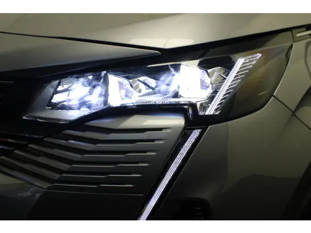 Peugeot 3008 1.2 Hybrid 136 GT 2024 Hybride Benzine 18