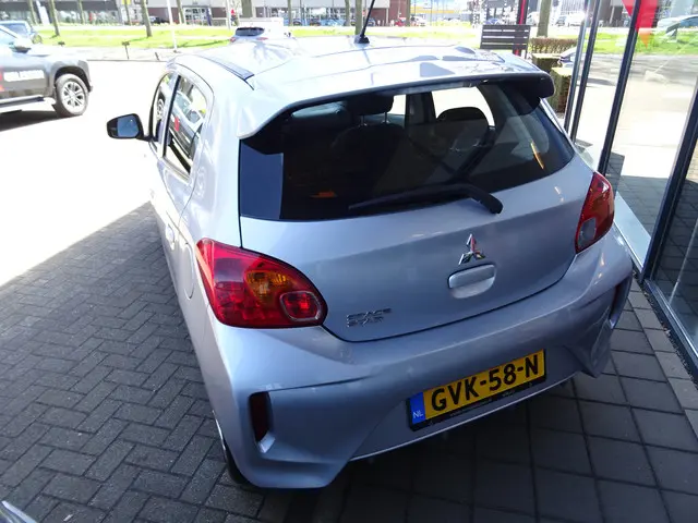 Mitsubishi Space Star 1.2 Cool+ Edition 2021 Benzine 6
