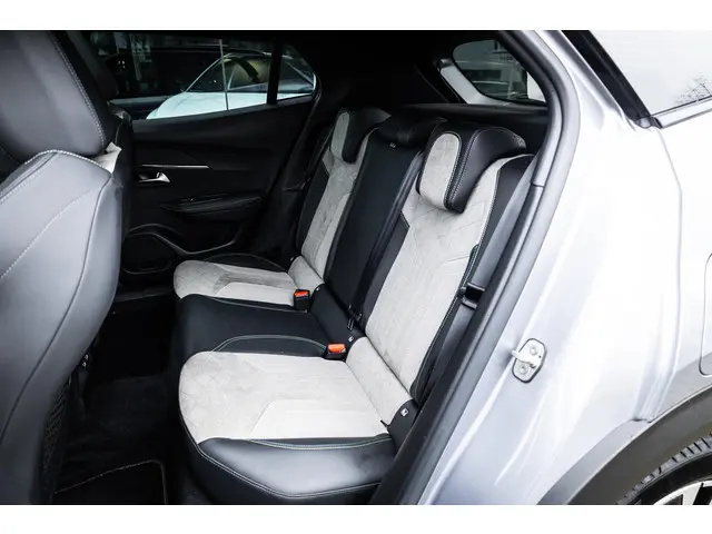 Peugeot e-2008 EV GT Première 50 kWh 2020 Elektrisch 4