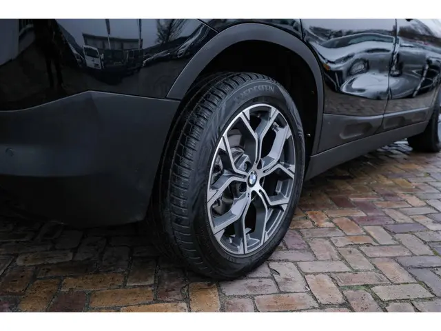 BMW X2 SDrive18i High Executive|Navi|Camera|18'' 2023 Benzine 35