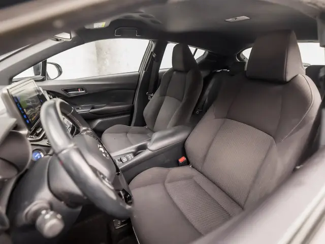 Toyota C-HR 1.8 Hybrid Sport 2018 Hybride Benzine 12