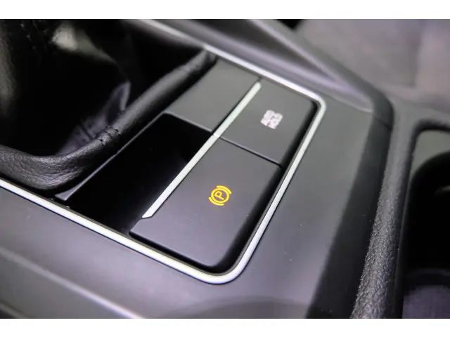 Volkswagen Golf 1.5 TSI Style 2020 Benzine 25