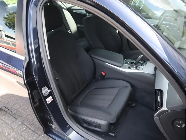 BMW 5 Serie 520i Executive 2018 Benzine 42