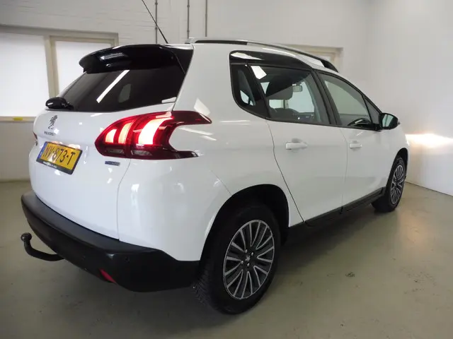 Peugeot 2008 1.2 PureTech Blue Lion 2017 Benzine 2