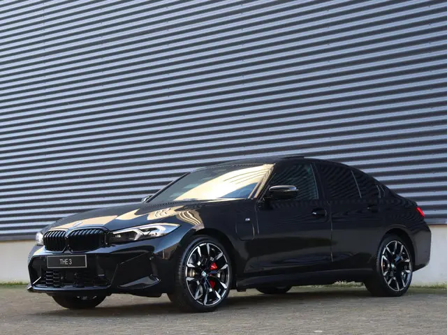 BMW 3 Serie 330e Sedan 2025 Hybride Benzine 38