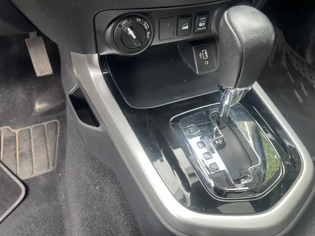 Nissan Navara 23D-N-guard 2021 Diesel 14