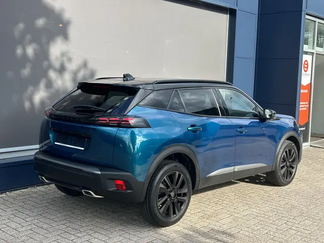 Peugeot 2008 1.2 Hybrid 145 GT 2025 Hybride Benzine 4