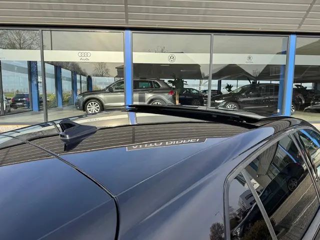 Volkswagen Golf 1.5 eTSI R-Line 2022 Benzine 11