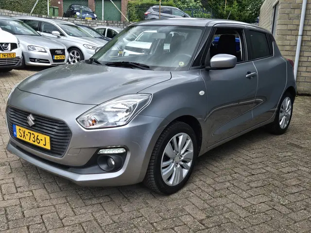 Suzuki Swift 1.2 Select NAVI TEL CAMERA LM 2018 Benzine 4