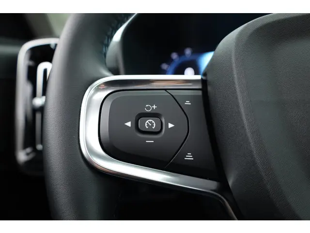 Volvo XC40 2.0 B3 Ultra Dark 2025 Hybride Benzine 13