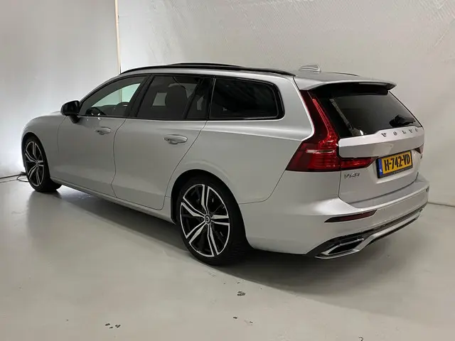 Volvo V60 2.0 T5 R-Design 2020 Benzine 12