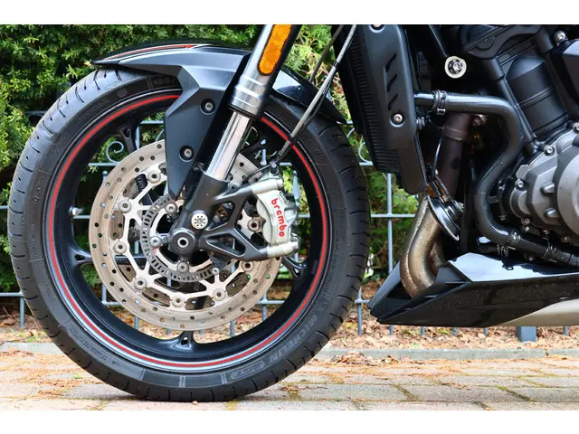 Triumph Street Triple 765 RS ABS Edition 2017 Benzine 21
