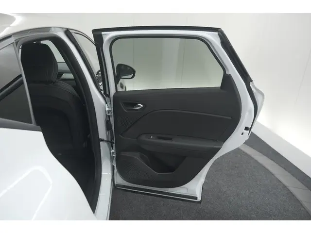 Renault Captur Mild Hybrid 160 EDC Techno 2024 Benzine 63