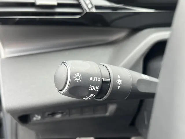Peugeot 408 Hybrid 136 e-DCS6 GT 2024 Hybride Benzine 23