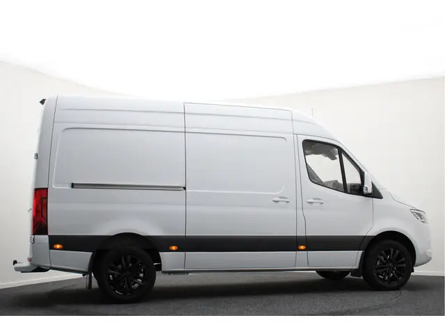 Mercedes-Benz Sprinter 317 CDI AUT. L2H2 2023 Diesel 9
