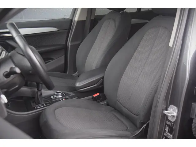 BMW X1 SDrive18i Executive 2018 Benzine 9