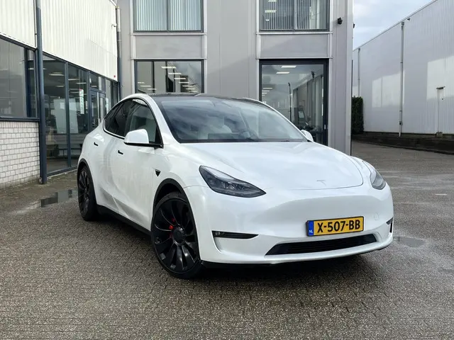 Tesla Model Y Performance AWD 75 kWh 2023 Elektrisch 12