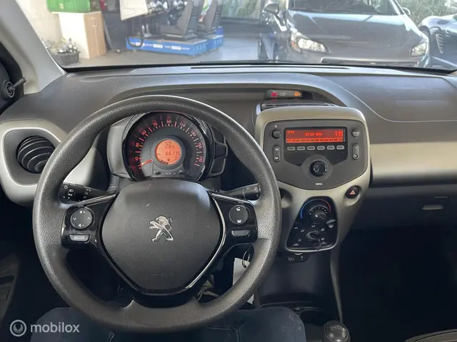 Peugeot 108 1.0 e-VTi Allure 2018 Benzine 8