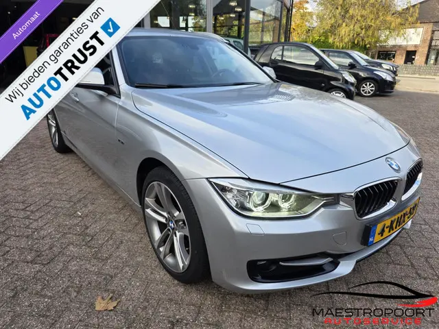 BMW 3 Serie Touring 316i Executive Sport 2013 Benzine