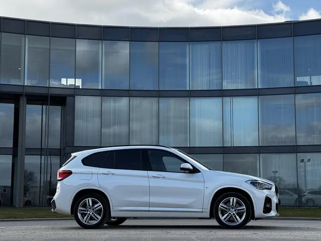 BMW X1 sDrive20i High Executive 2021 Benzine 7