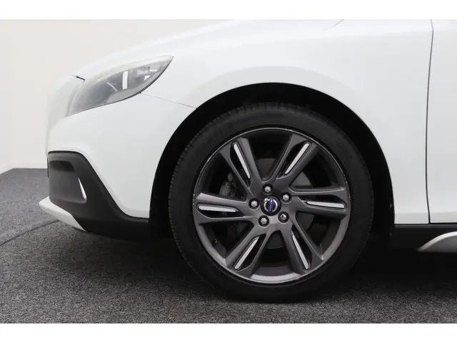 Volvo V40 Cross Country 1.6 T4 Momentum 2014 Benzine 24