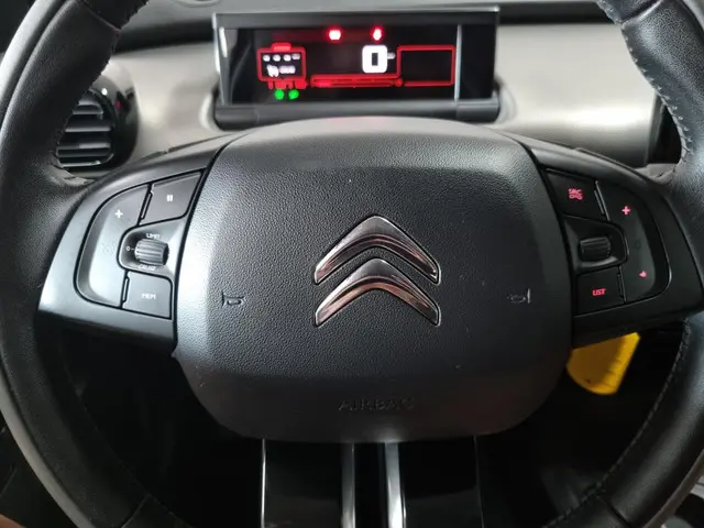 Citroën C4 Cactus 1.2 VTi Shine / Trekhaak 2015 Benzine 26
